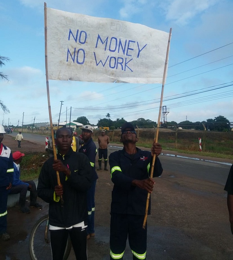 Greve na Açucareira de Xinavane acaba em vandalismo, incêndios e prisões 